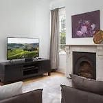 Elegant 3-Bed Heritage House With Swimming Pool